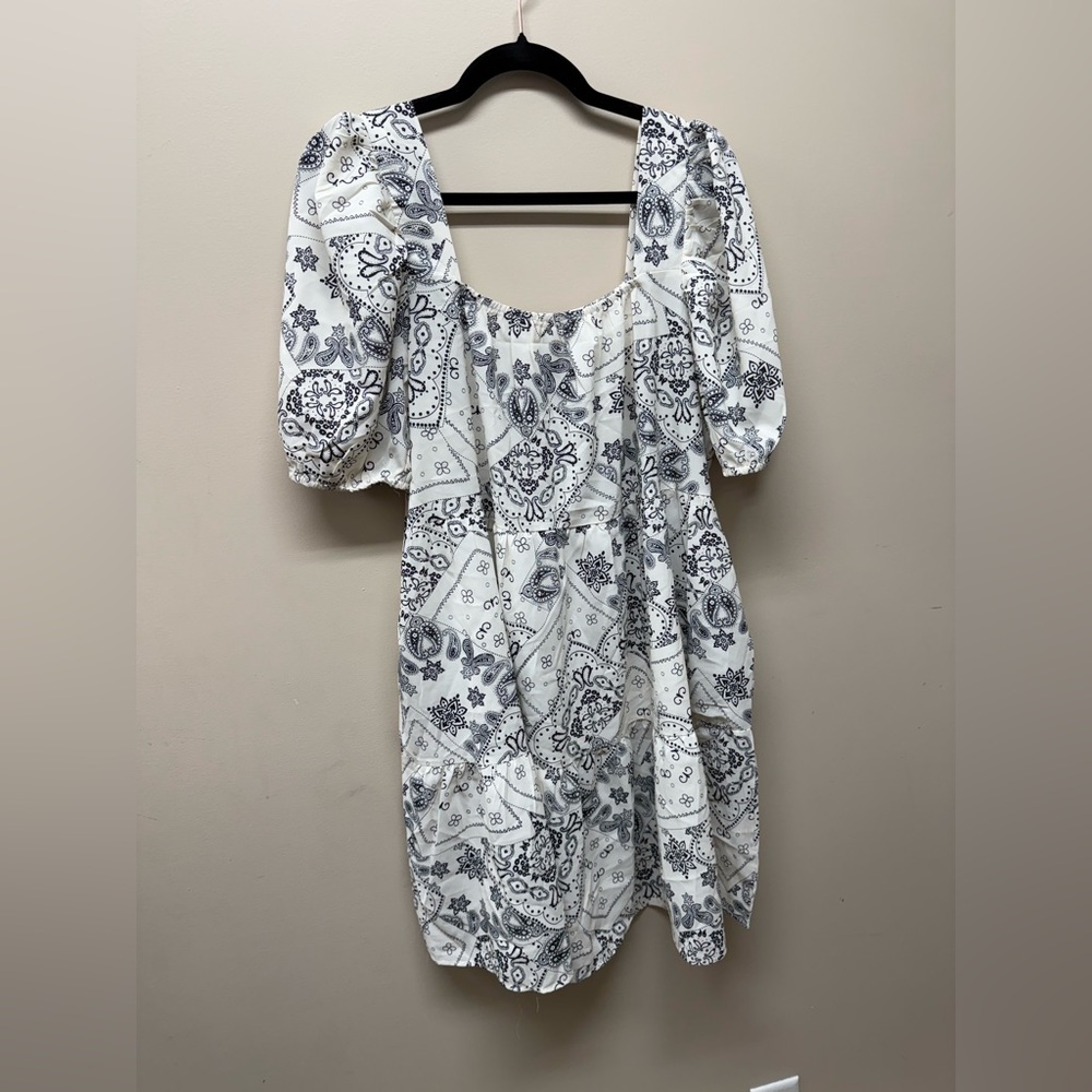Grace + Emma White and Black Patterned Dress